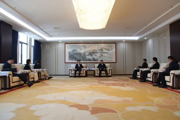 中國出口信用保險公司江西分公司黨委書記、總經理蔣韶華一行蒞臨集團調研交流
